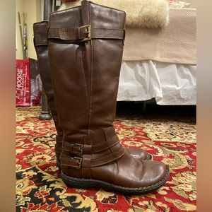 BOC like new boots. Mid calf. Very comfortable and water resistant.